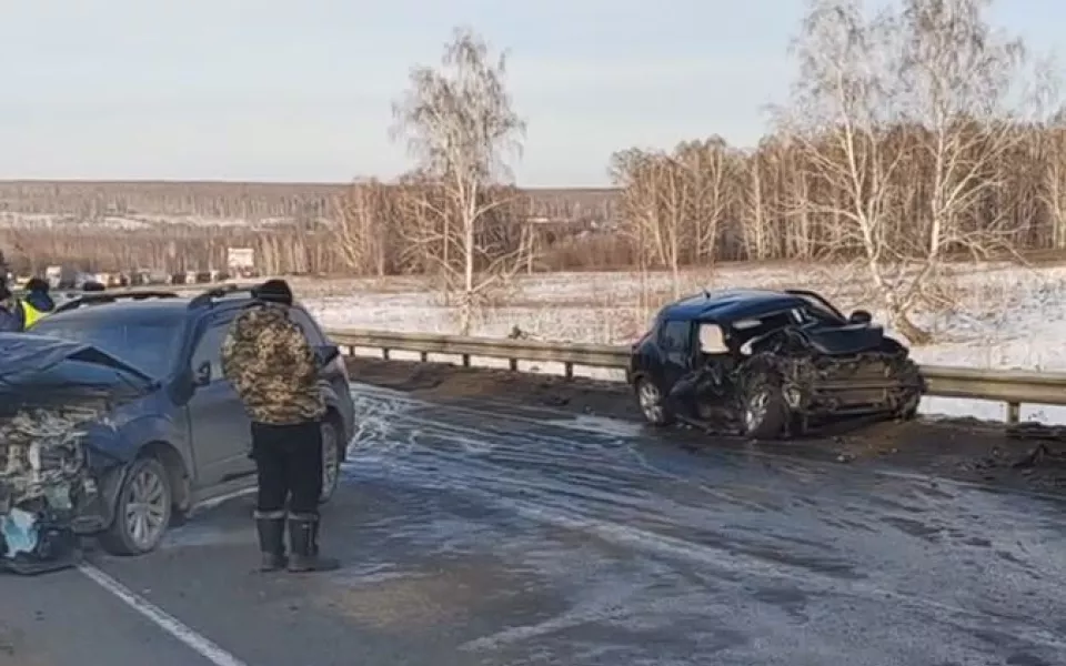 Четыре человека пострадали в жестком ДТП на трассе Бийск  Барнаул