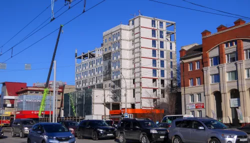 Аквариум на Ленина: в Барнауле простились со скелетом старого долгостроя. Фото