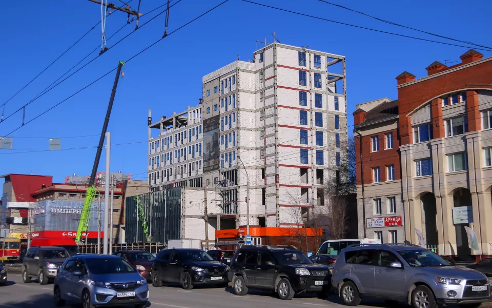 Аквариум на Ленина: в Барнауле простились со скелетом старого долгостроя. Фото