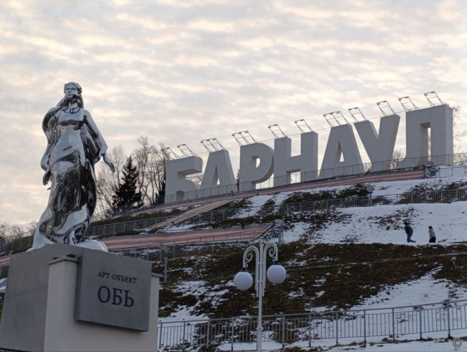 Арт-объект, символизирующий Обь