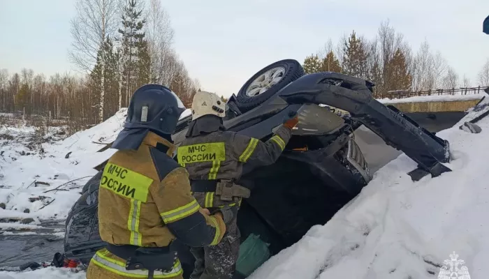 В Республике Алтай машина слетела с трассы и перевернулась