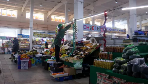 Между торгами и торговцами: Крытый рынок в Барнауле подорожал на 20 млн рублей