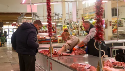 Торгуют – все: чем живет Крытый рынок в Барнауле в ожидании продажи с молотка. Фото