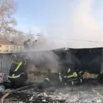 200 квадратов: крупный пожар в гаражном боксе ликвидировали в Бийске