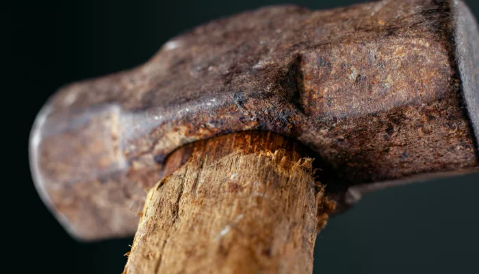 Папы больше нет: десятиклассник убил отца кувалдой и спокойно сказал об этом родным