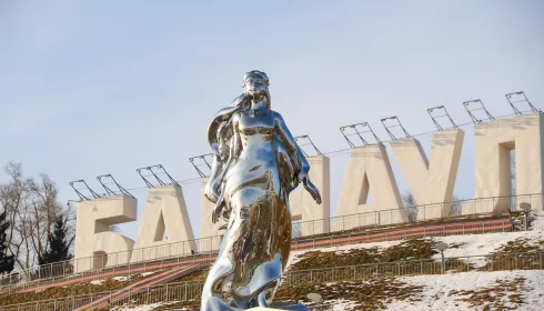 Хозяйка сибирской реки: как изменилась набережная в Барнауле с приездом девушки-Оби. Фото