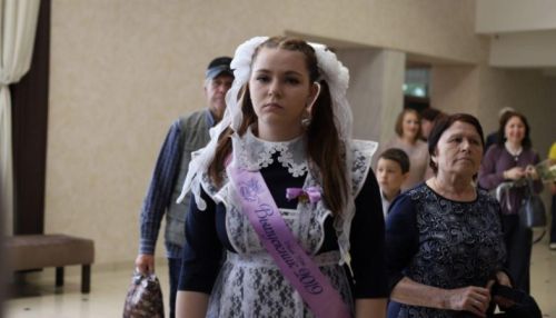 Как прошел последний звонок для учеников 124 школы в Барнауле. Фоторепортаж