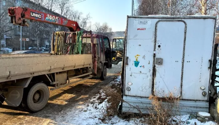 В Горно-Алтайске начали демонтировать не соответствующие требованиям киоски