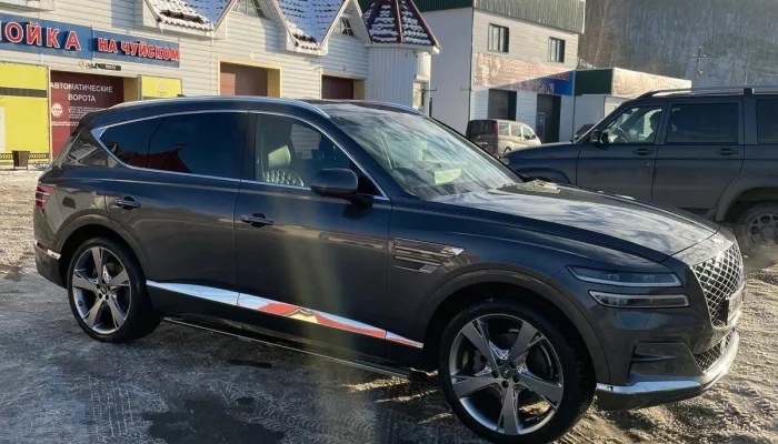 Люксовый кроссовер с проекцией и панорамной крышей продают за 5 млн в Горном Алтае