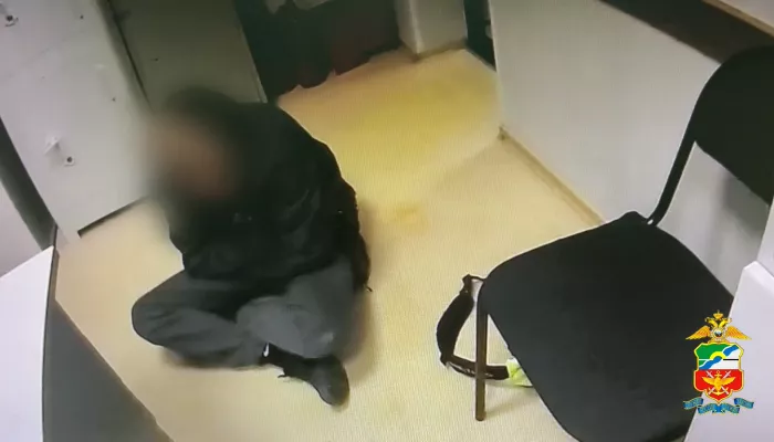 Полиция задержала неадекватного пьяного пассажира в аэропорту Горно-Алтайска