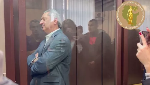 Бывший вице-премьер Башкирии пил кофе и аплодировал во время приговора