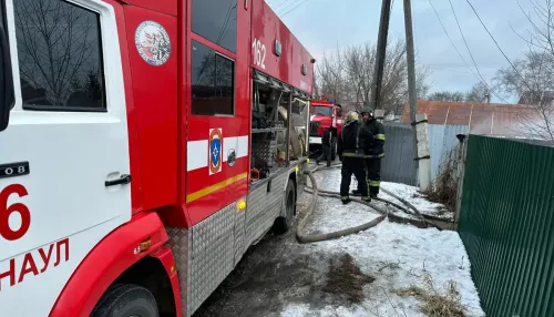 В пригороде Барнаула пожар в частном доме унес жизнь женщины