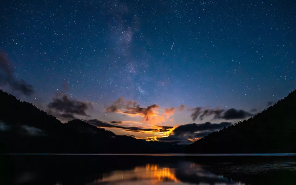 Заповедный космос: звездное небо засняли над Телецким озером. Фото