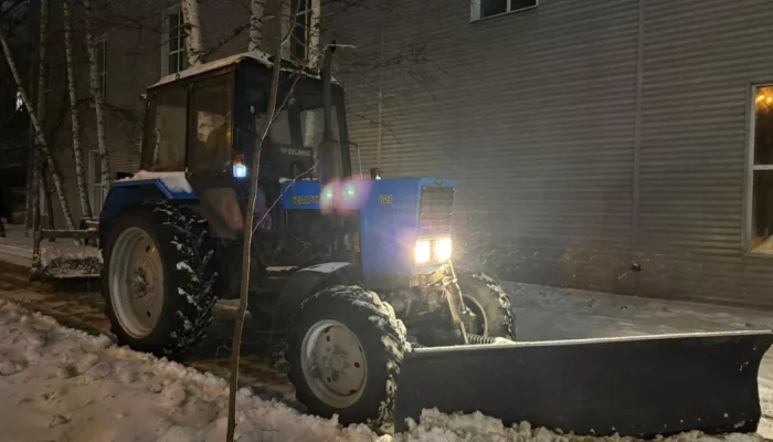Дорожная служба Барнаула работает в усиленном режиме на фоне снегопада