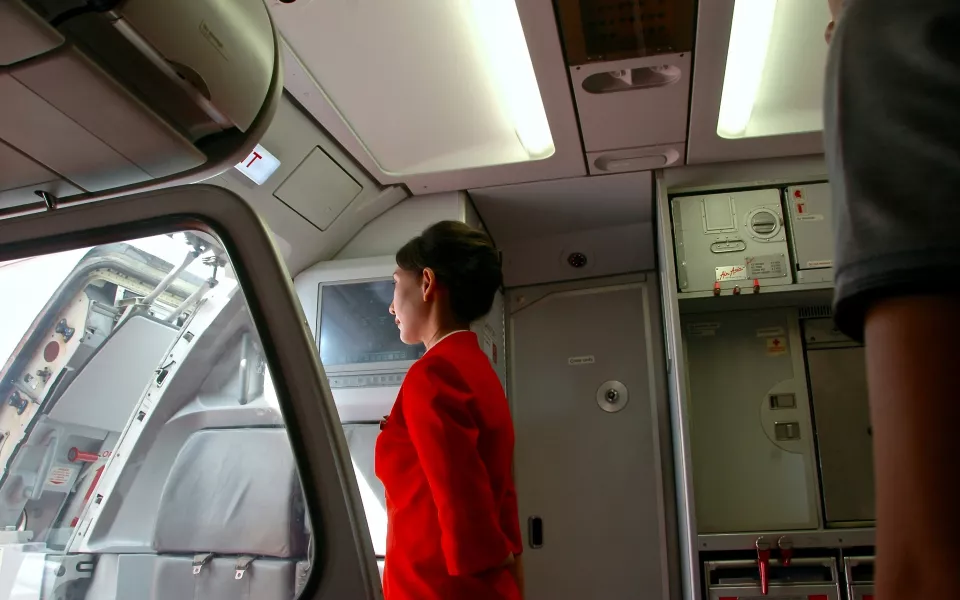 Стюардесса помогла укачать грудного малыша на борту рейса Москва  Горно-Алтайск