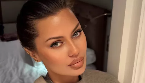 Виктория Боня показала фигуру и объяснила, откуда взялись объемы в области ягодиц