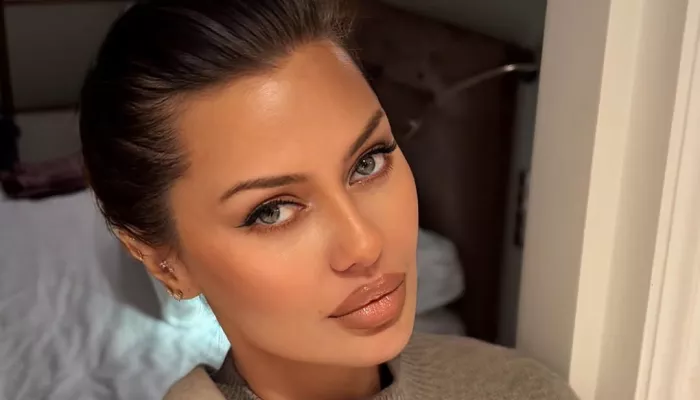 Виктория Боня показала фигуру и объяснила, откуда взялись объемы в области ягодиц