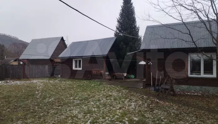 Дом с садом и баней по-белому и по-черному продают в Горном Алтае за 50 млн рублей