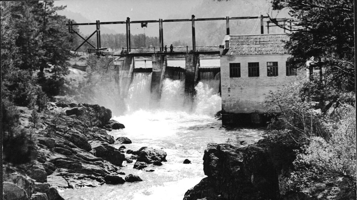 Гидроэлектростанция на реке Чемал. 1988 год
