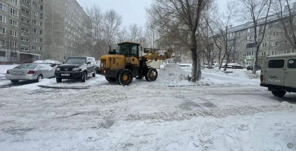 Уборка снега в Барнауле
