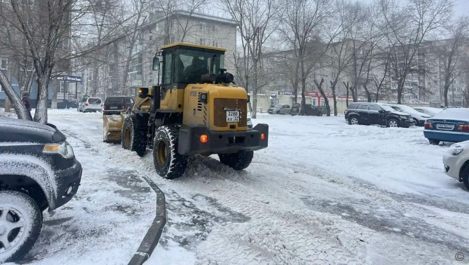 Уборка снега в Барнауле