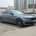 Прокачанный BMW с антихромом продают за 4 млн рублей в Барнауле. Фото