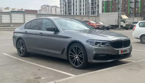 Прокачанный BMW с антихромом продают за 4 млн рублей в Барнауле. Фото