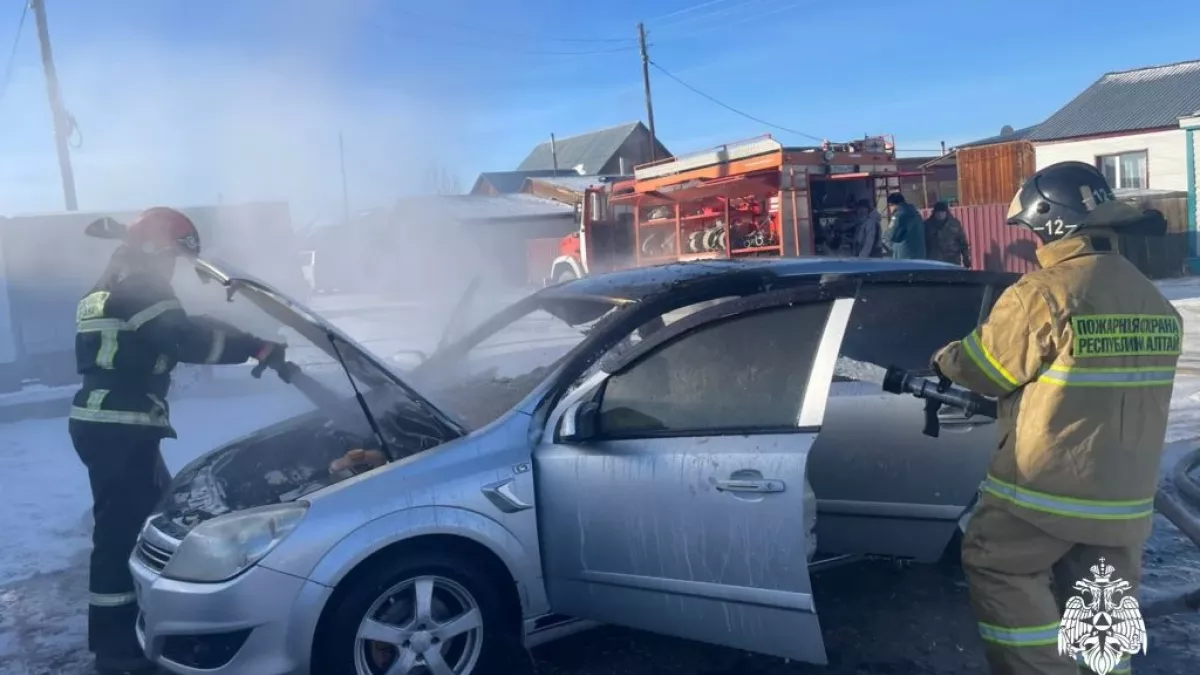 Пожар в автомобиле в селе Кош-Агач