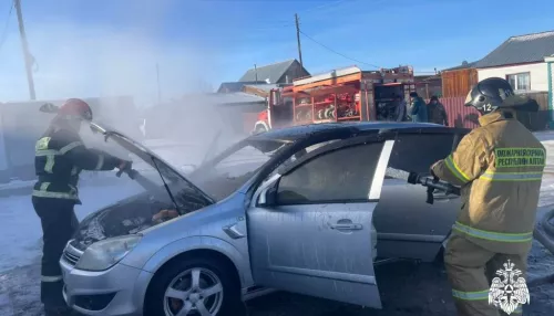 В Республике Алтай произошло два пожара за сутки: горели гостевой дом и автомобиль