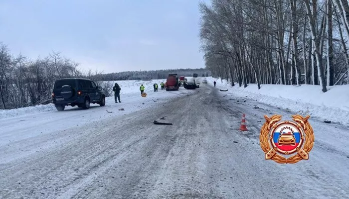 Один мужчина погиб, двое пострадали в жестком ДТП с фурой в Новосибирской области