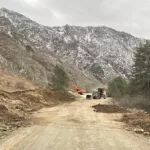 Дорогу в отдаленные села ремонтируют в Чемальском районе Республики Алтай