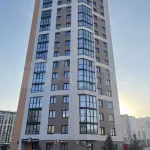 Квартиру в доме с вкусным фаcадом продают за 7 млн рублей в Барнауле. Фото