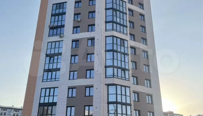 Квартиру в доме с вкусным фаcадом продают за 7 млн рублей в Барнауле. Фото