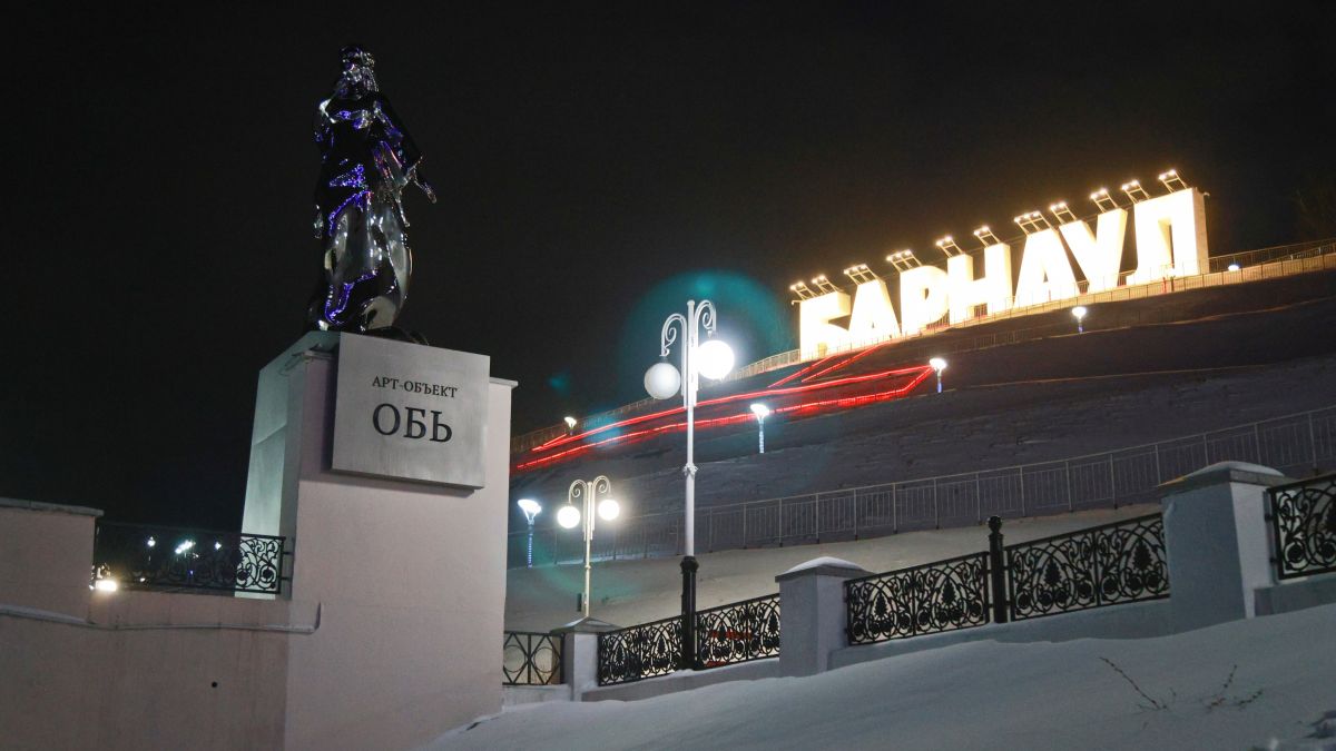 Девушка-Обь на набережной Барнаула