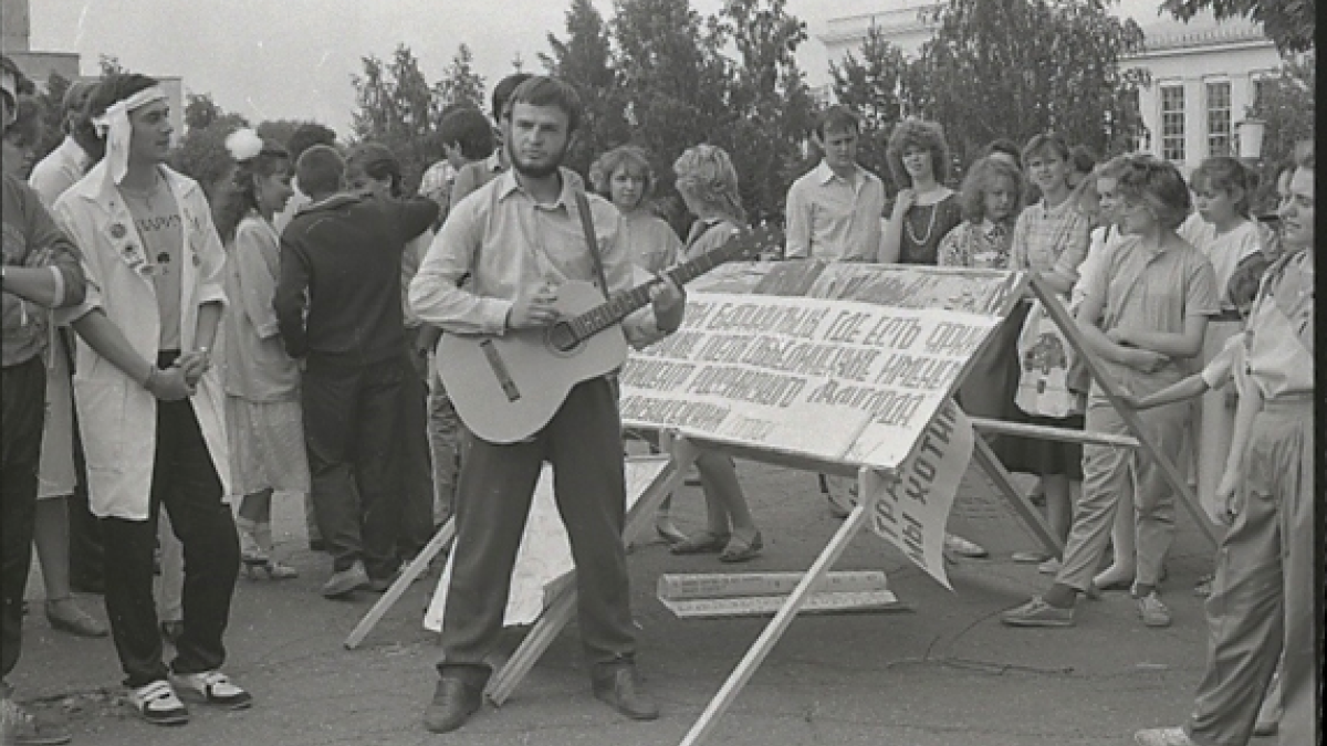 День молодежи на площади у Дворца спорта и зрелищ. 1989 г.