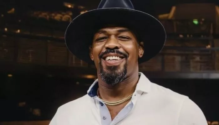 Это было потрясающе: экс-чемпион UFC Джон Джонс посетил Чечню и купил там жилье