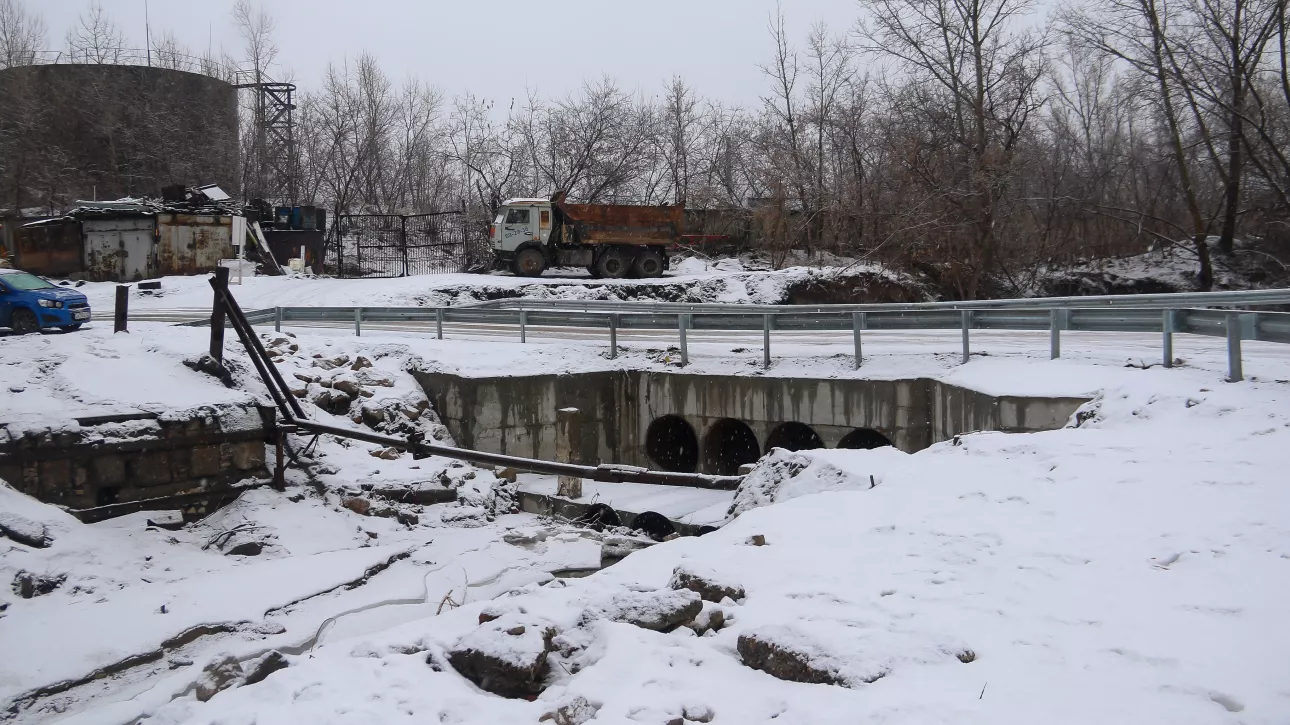 Бетонное безмолвие: чем живет самая невезучая в Барнауле переправа через Пивоварку