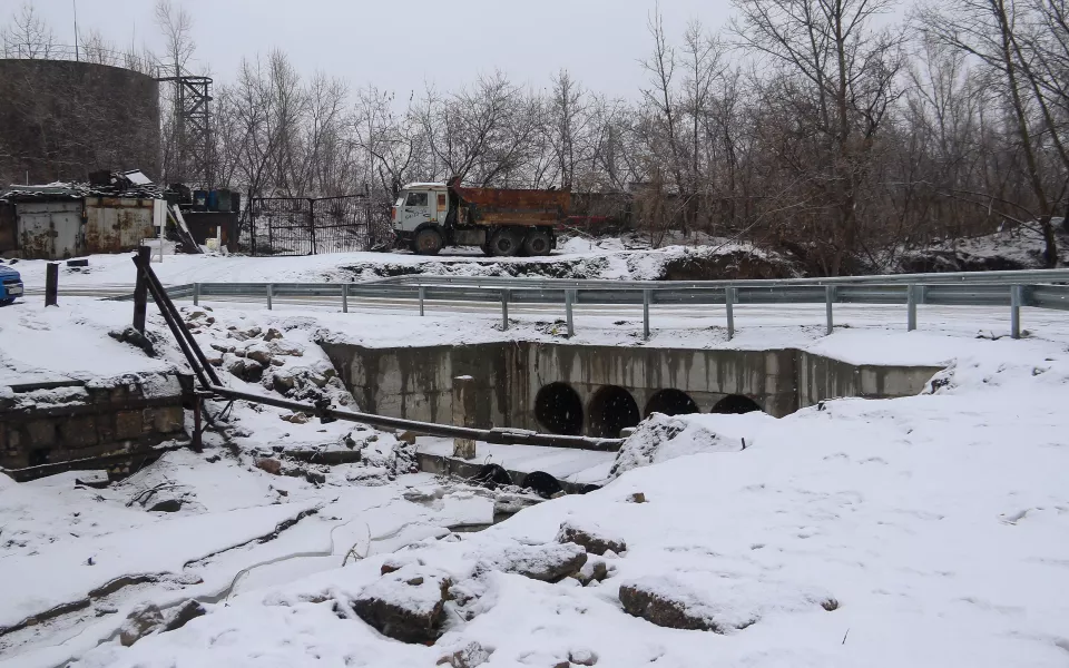 Бетонное безмолвие: чем живет самая невезучая в Барнауле переправа через Пивоварку