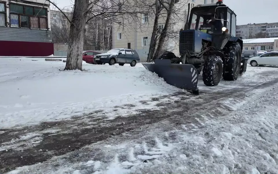 Дорожные службы Барнаула переведены на усиленный режим работы