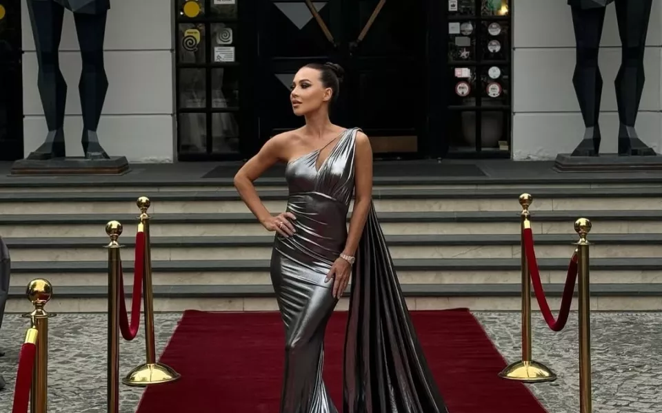 Беременная Лерчек устроила нежную фотосессию с женихом под домашним арестом. Фото