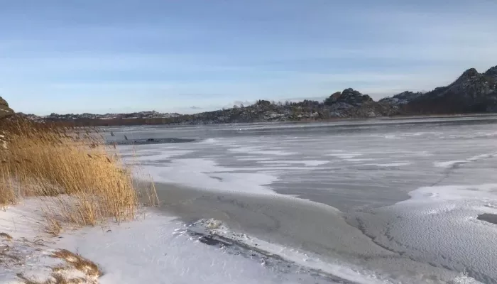 Двое мужчин на мотобуксировщике утонули в Колыванском озере
