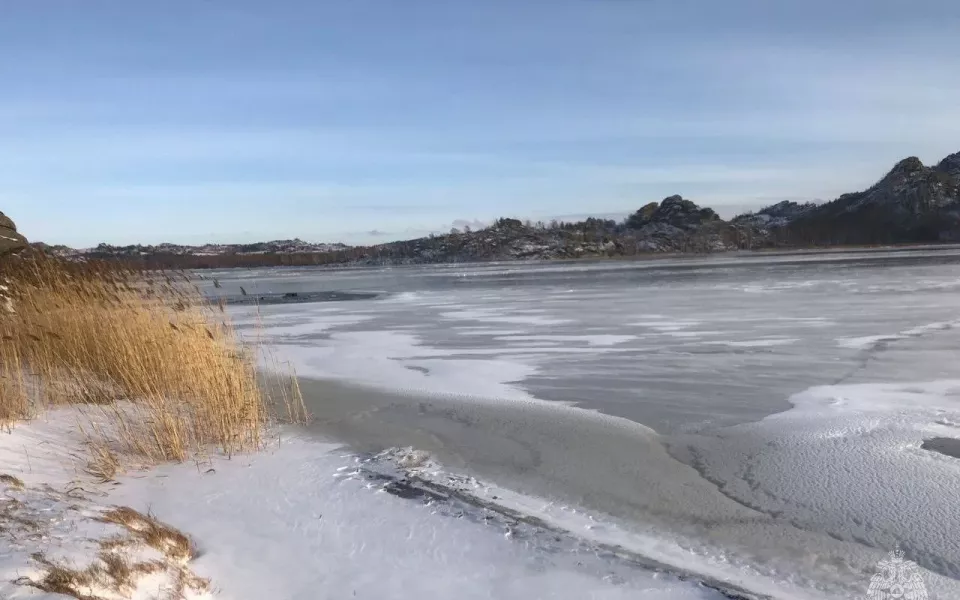 Двое мужчин на мотобуксировщике утонули в Колыванском озере