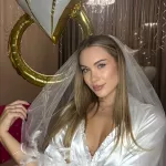 Экс-вратарь сборной России Нигматуллин женился на красотке на 30 лет младше. Фото