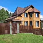 Дом с шикарным видом на гору Салоп продают в Республике Алтай за 22 млн рублей. Фото