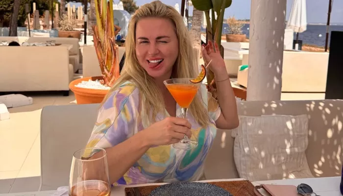 Анна Семенович оправдалась за поездки на курорты раз в две недели с бизнесменом. Фото