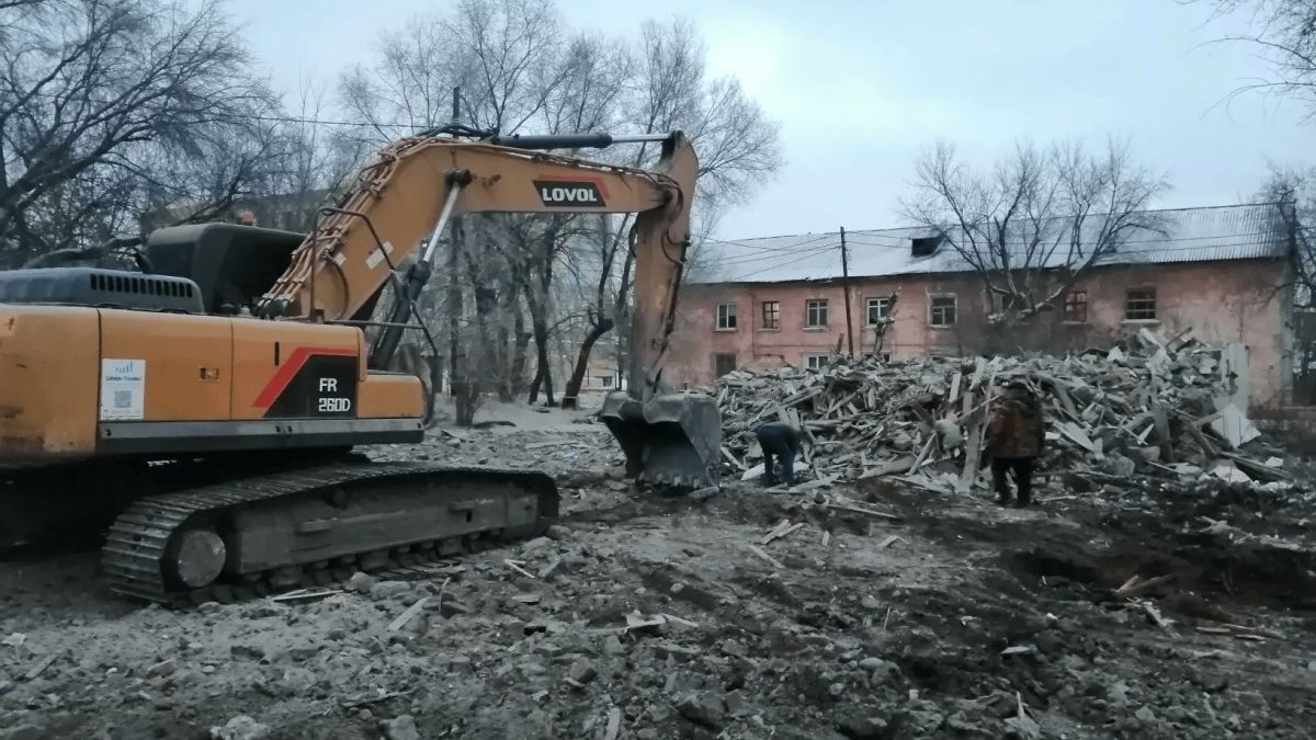 Снос двухэтажки на Ярных, 40