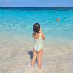 Данила Козловский показал милые кадры с пятилетней дочерью во время отпуска. Фото