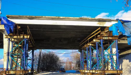 Разбор пролета: куда пропала часть моста на Павловском тракте в Барнауле. Фото