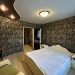 Квартиру с разноцветными комнатами продают за 9 млн рублей в Барнауле. Фото