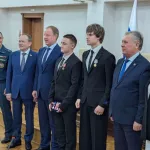 Двух подростков Алтайского края наградили за спасение людей в пожаре и на воде